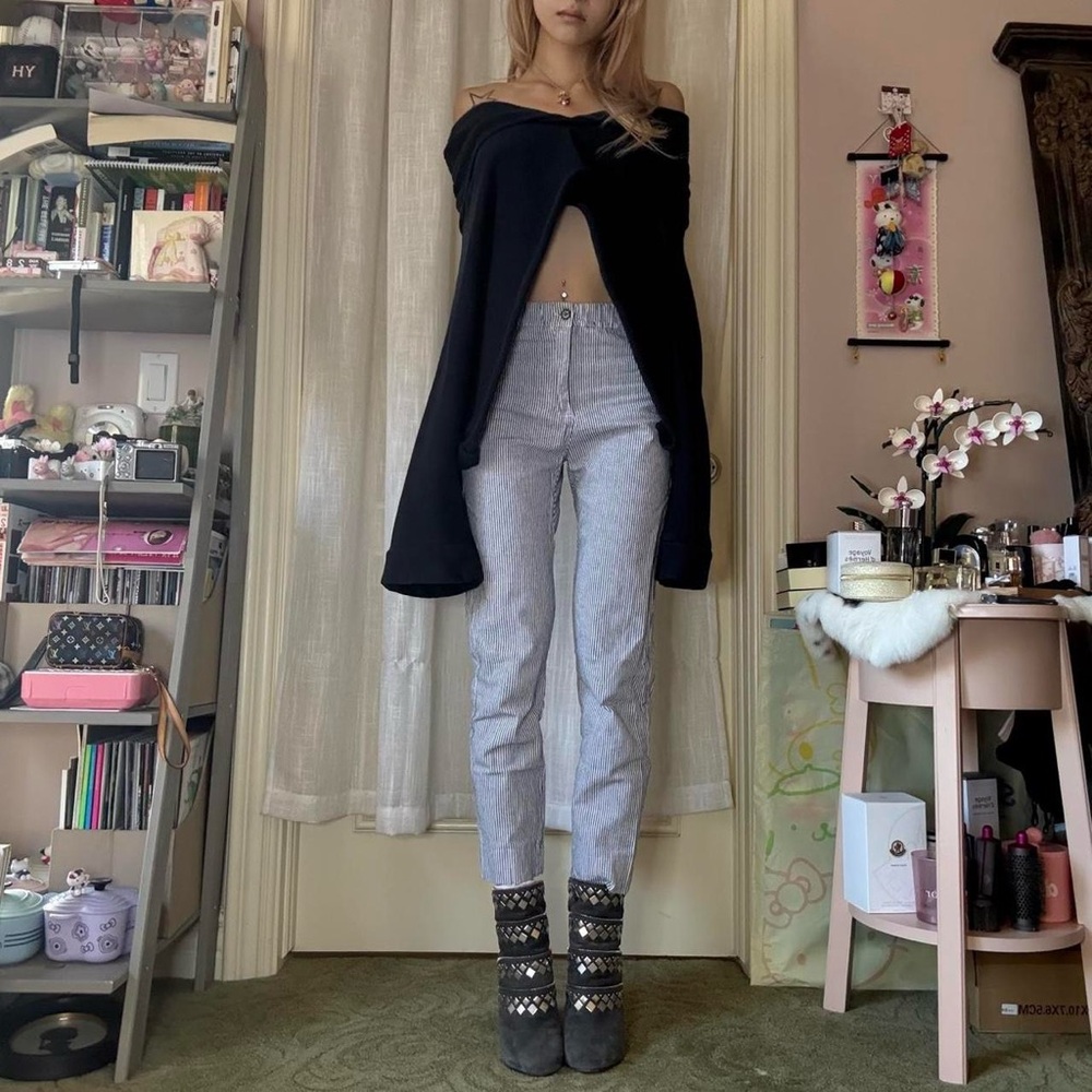 Brandy Melville Pinstripe White/Navy High-Waisted Cropped Pants